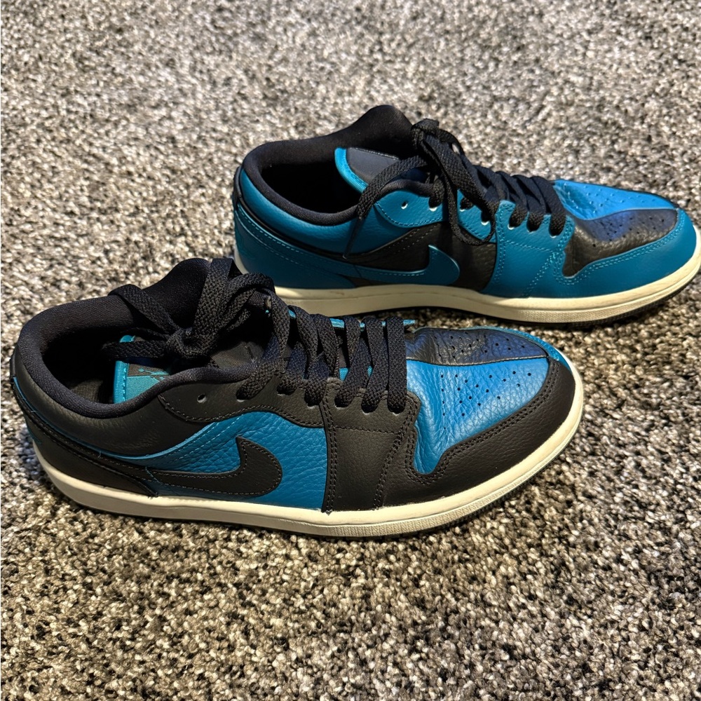 Nike Air Jordan 1 Low - Picture 4 of 6